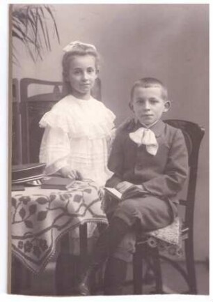 Foto zwei Kinder im Fotoatelier