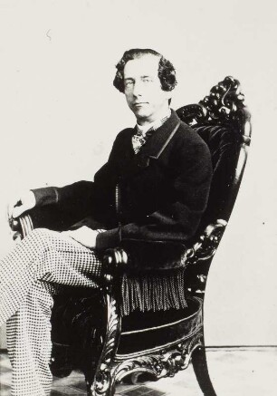 Porträt Ferdinand von Strantz (1821-1909; Schauspieler, Regisseur). Albuminabzug auf Karton (Carte-de-visite mit Atelieraufdruck verso)