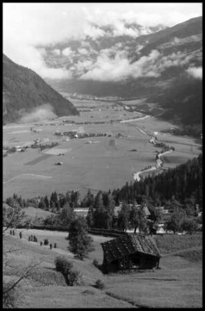 Zillertal: Blick von der Höhe ins Zillertal