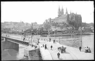 Meißen. Elbbrücke - Albrechtsburg und Dom, Auto