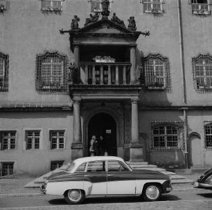 Wittenberg. Rathaus mit Eingangsportal mit Altan am Marktplatz