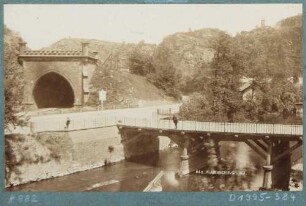 Der Plauensche Grund mit der Weißeritzbrücke und dem Eisenbahntunnel in Richtung Nordosten unter dem Hohen Stein