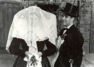 Braut und Bräutigam aus Kunersdorf : Kleidung - niedersorbische Tracht. Ort: Kósobuz / Kunersdorf. Braut und Bräutigam