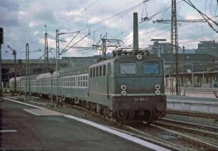 Stuttgart Hbf. Gl3is 6 Ausfahrt Lok 141 305 N S-WeilderStadt Bnb-Wagen