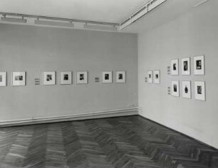 Raumaufnahme : Raumaufnahme in der Ausstellung: Arnold Schönberg - Das bildnerische Werk. 30.09.2001-18.11.2001