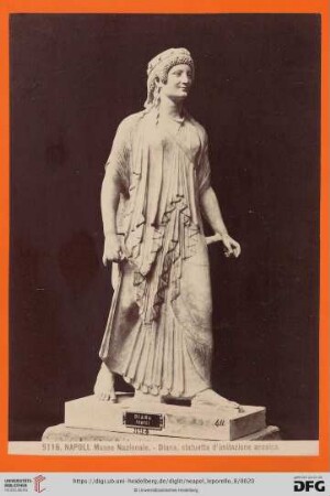 5116. NAPOLI. Museo Nazionale. - Diana, statuetta d'imitazione arcaica
