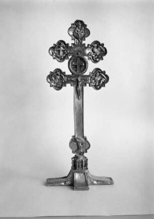 Reliquiar in Form eines Patriarchalkreuzes