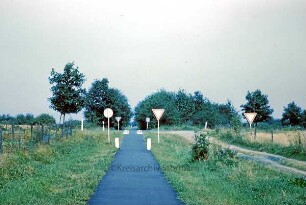 Langelohe: Fahrradweg: Querung der Hauptstraße