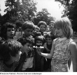 Sommerferien: 58. Oberschule Ferienkinder kneten im Zoo