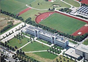 Hansjakob, Gottfried; Augsburg - Universitätsviertel; Neue Universität und Wohnbebauung Universitätsviertel, Außenanlagen, Freiflächengestaltung - Luftbild Universitätsviertel, Nahaufnahme Campus
