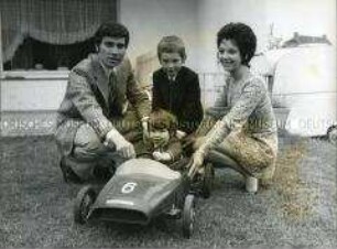 Peter Dietrich mit Frau Ingrid und seinen Kindern