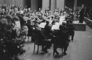 Aufnahmen eines Konzertes mit dem Berliner Sinfonie-Orchester unter Leitung des Dirigenten Professor Otto Laugs