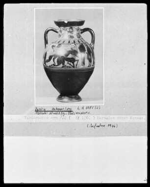 Tyrrhenische Amphora — Herakles tötet Nessos