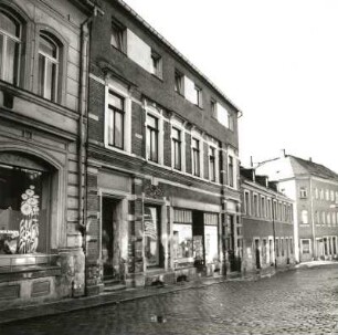 Auerbach, Friedensstraße 37. Wohnhaus mit Ladeneinbau (um 1900). Straßenansicht