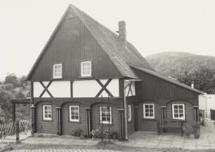Wohnhaus mit Nebengebäude