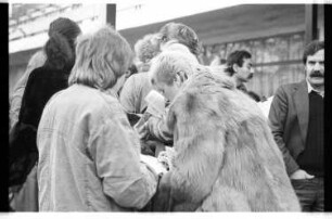Kleinbildnegative: Infostand der ÖTV, Prälat Schöneberg, 1984