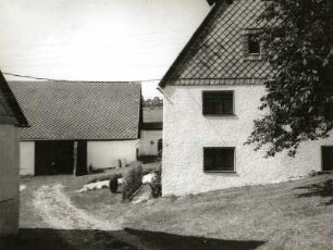 Dorfchemnitz, Am Berg 10. Gehöft. Scheune und Wohnhaus