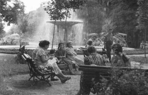 Reisefotos Rumänien. Grünanlage mit Brunnen (wahrscheinlich in Bukarest)
