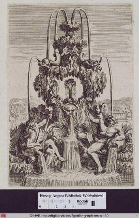 Brunnen mit Delphinen und Flussgottheiten.