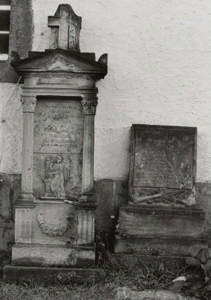 Grabmal für Familie Schäfer : Grabmal der Familie Schäfer (19.Jh.) und ein Familiengrabmal (19.Jh.)