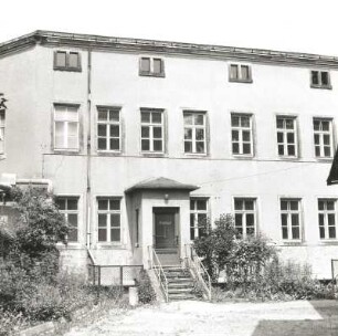 Colditz, Schloßgraben. Ehem. Poliklinik (Wohnhaus). Eingangsseite (Teilansicht)