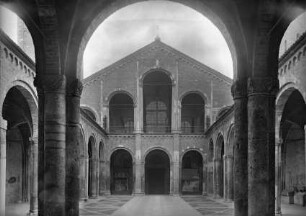 Sant' Ambrogio — Atrium