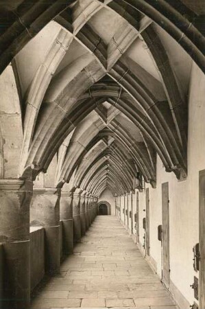 Plassenburg, Schöner Hof : Der Schöne Hof der Plassenburg bei Kulmbach, Süd-Seite, unterer Bogengang