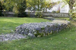 Mauerreste Burg Bommersheim; Oberursel, Im Himmrich