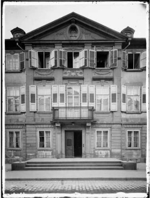 Karlsruhe Schwedenpalais - Hans-Thoma-Straße 1 Eingangsportal