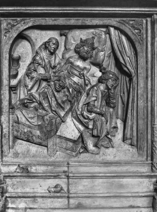 Grabmal für Kaiser Heinrich II. und Kaiserin Kunigunde — Rechtes Relief der südlichen Längsseite: Der heilige Benedikt heilt den Kaiser von seinem Steinleiden