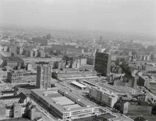 Luftaufnahme, Blick von Süd-Westen auf den Axel-Springer-Verlag und das GSW-Hochhaus. Berlin-Kreuzberg, Rudi-Dutschke-Straße, Charlottenstraße