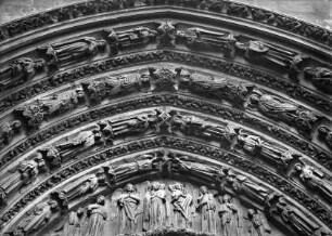 Archivoltenscheitel: Engel, Propheten und apokalyptische Heilige
