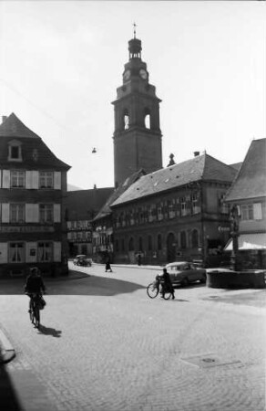 Haslach im Kinzigtal: Rathaus mit Hauptstraße