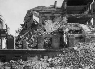Dresden. Ruine der Fabrik "Teekanne"
