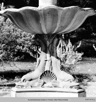 Delphinbrunnen