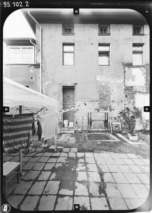 Neudietendorf (Nesse-Apfelstädt-Neudietendorf), Zinzendorfstraße 22. Wohnhaus mit Ladeneinbau. Hoffront (Teilansicht)