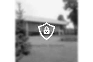 Bürgerpark: Stormarnhalle: vorn Grünanlage