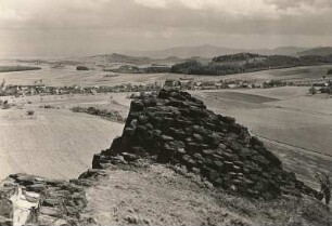 Spitzkunnersdorf : Blick über den Großen Stein auf Spitzkunnersdorf und den Jeschken