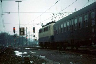 Lauda Lok 110 166 Ausfahrt Eilzug HN-WÜ