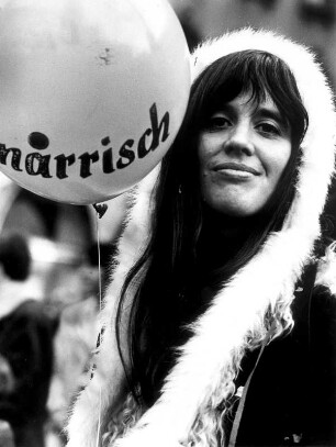 München. Fasching 1971. "Ist sie närrisch?"