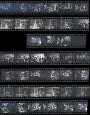 Schwarz-Weiß-Negative mit Aufnahmen von der Währungsreform 1948 (Antiquitätenhändler, leere Regale in Geschäften,etc.), sowie Studenten der Freien Uni in Dahlem
