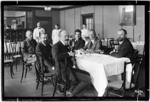 Me Personen, Besuch in Kantine II