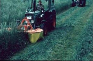 Fotografie: Futterernte, Mähwerk, Frontanbau, Trommelmähwerk