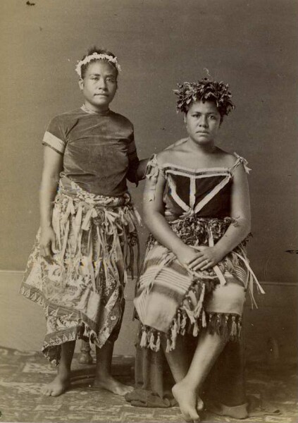 "zwei Frauen, Samoa-Inseln"