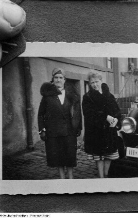 Fotografie mit zwei Frauen