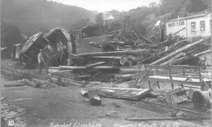 Der Bahnhof Glashütte vom Bahnhofsgebäude aus gesehen : Hochwasserkatastrophe vom 08.07.1927 im Müglitztal. Der Bahnhof Glashütte vom Bahnhofsgebäude aus gesehen (während der Streife am 14.7.27 vorbeigegangen)