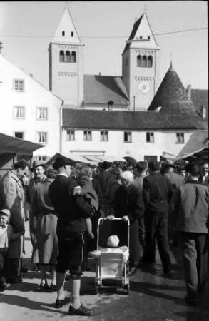 Steingaden: Jahrmarkt vor der Kirche [St. Johannes Baptist] in Steingaden
