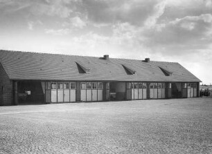 Autobahnmeisterei Heimsheim, Kfz-Halle, Kleinpflasterdecke