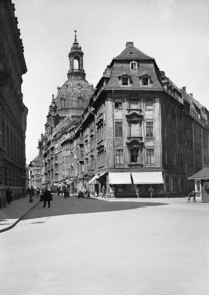 Rampische Strasse mit Kopfbau von Matthäus Daniel Pöppelmann. Blick gegen die Frauenkirche, 1928