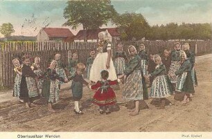 Kinder in Schleifer Tracht : Kleidung - Schleifer Tracht. Kinder in Schleifer Tracht. Postkarte (Verlag Fr. Kachel, Weißwasser).